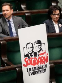 Poslanci strany Právo a Spravedlnost v Sejmu volali po propuštění dvou uvězněných poslanců