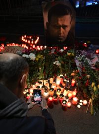 Pieta za Alexej Navalného před ruským velvyslanectvím v Praze
