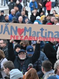 Vzpomínkovým shromážděním na náměstí Slobody si lidé v Bratislavě připomněli šesté výročí vraždy slovenského novináře Jána Kuciaka a jeho partnerky Martiny Kušnírové