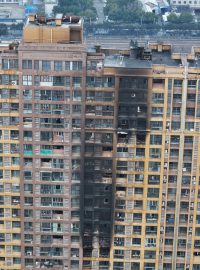 Požár výškové budovy v čínském Nankingu má patnáct obětí