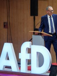 Saský zemský předseda Jörg Urban (AfD) při svém úvodním projevu na zemské konferenci strany AfD