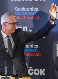 V prvním kole prezidentských voleb na Slovensku zvítězil Ivan Korčok