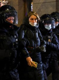 Zatýkání aktivistů, kteří se zúčastnili protestu proti ruskému vpádu na Ukrajinu