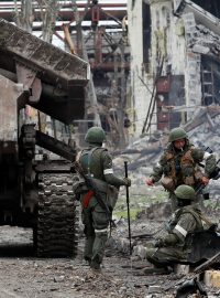 Ruští vojáci v Mariupolu