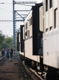 Hned druhý den po neštěstí přijelo do Hrušek sedm vozů azylového vlaku