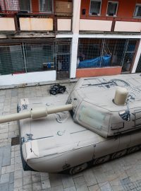Výrobní provoz klamných cílů firmy Infatech. Tank Abrams