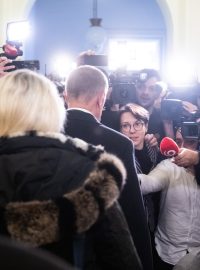 Andrej Babiš odchází od soudu v kauze Čapí hnízdo