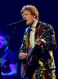 Nejlepším umělcem se při nedělním udělování cen MTV Europe Music Awards stal zpěvák a skladatel Ed Sheeran.