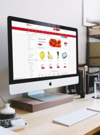 Nakupování potravin po internetu (ilustrační foto)