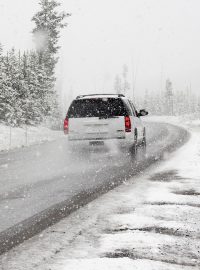 SUV, terénní auto, zima, počasí, sníh (ilustrační foto)