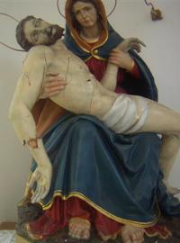 Kristus v Mariině náruči měl zlomenou ruku mezi loktem a zápěstím.