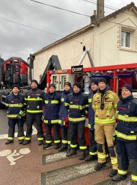 Část českého hasičského týmu, který zasahuje při povodních na severu Francie