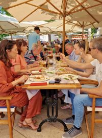 Stále plná restaurace Dubravka v Dubrovníku