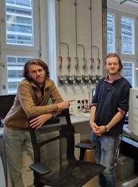 Vědci z projektu SMELLODI Robert Hanus (vlevo) a Natan Horáček