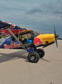 Speciálně upravený letoun Carbon Cub pilota Lukasze Czepiely