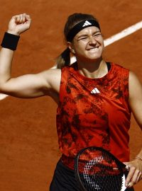 Karolína Muchová slaví vítězství ve čtvrtfinále Roland Garros