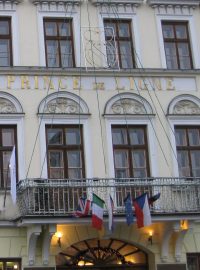 V teplickém hotelu Prince de Ligne, který patří exposlanci za ČSSD Petru Bendovi, se v noci ze soboty na neděli slavilo