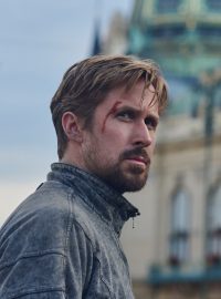 Ryan Gosling jako agent Sierra Six v akčním snímku The Gray Man