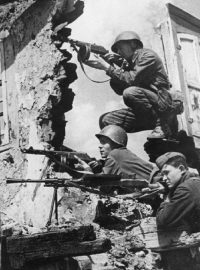 Vojáci Rudé armády během druhé světové války (ilustrační foto)