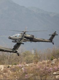 Na cvičení se představila také nová posila jihokorejské armády: bojové vrtulníky AH-64D Apache.