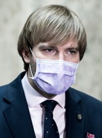 Exministr zdravotnictví Adam Vojtěch a hlavní hygienička Jarmila Rážová