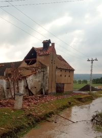 Následky bouře na jihu Podbořanska.