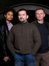 Nikita Machytková, Ondřej Vetchý a Martin Finger v minisérii Vražedné stíny
