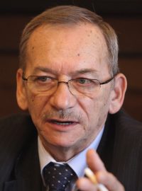 bývalý předseda Senátu Jaroslav Kubera (ODS)