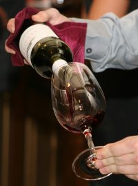 Víno, sommelier (ilustrační foto)