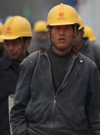 Čína, Číňané, průmysl, průmyslová výroba, dělníci (ilustrační foto)