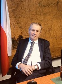 Prezident Zeman zkritizoval sankce, je pro vyloučení Ruska ze SWIFT